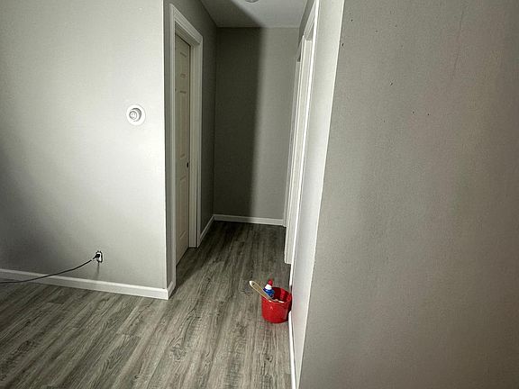 4th image of 520 Moore Ave #520
