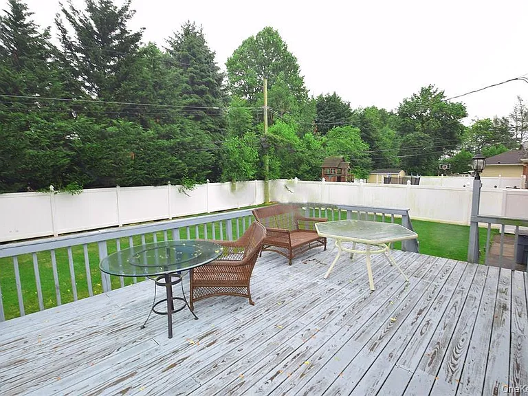 51 Whitman Ave — Photo 23