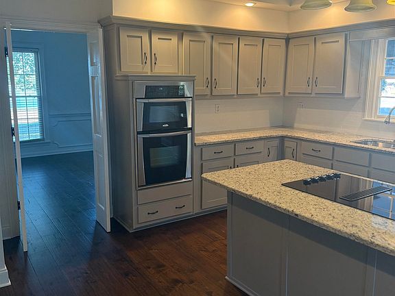 4th image of 1196 E Lake Pointe Dr