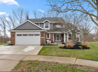 42745 Ledgeview Dr, Novi, MI 48377