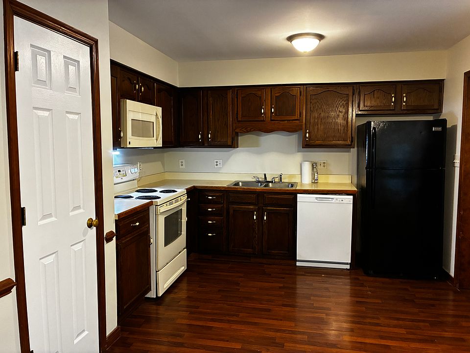 2nd image of 100 Castle Rock Dr