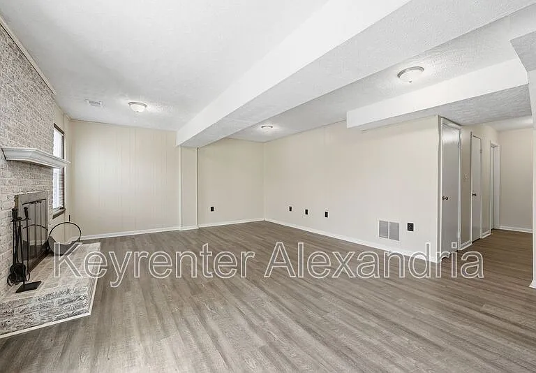 8239 Doctor Craik Ct — Photo 32