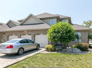 303 Shoreview Cir, Windsor, ON N8P1M7