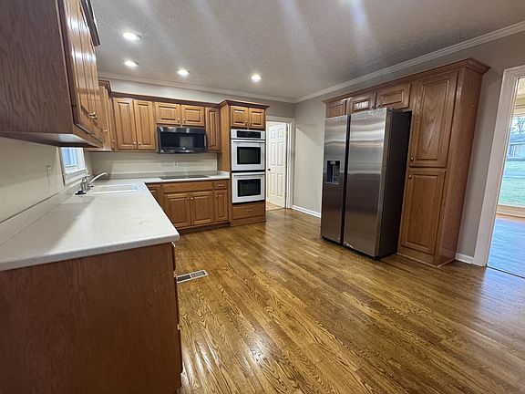 5th image of 1629 Edgewood Dr