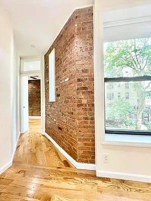 Rented by HOLTON REAL ESTATE INC. | media 7