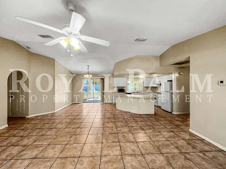 208 SE 17th St — Photo 9