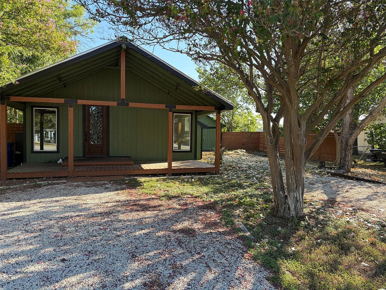 3 bed, 2.0 bath, 822 sqft, $1,800 — Photo 1