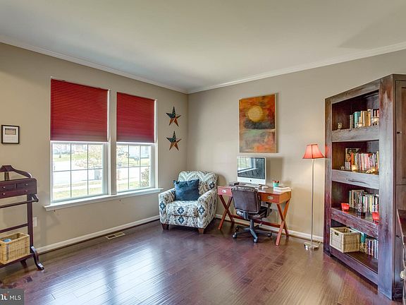 5th image of 46 Daffodil Ln