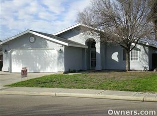 906 Euclid Dr, Hanford, CA 93230