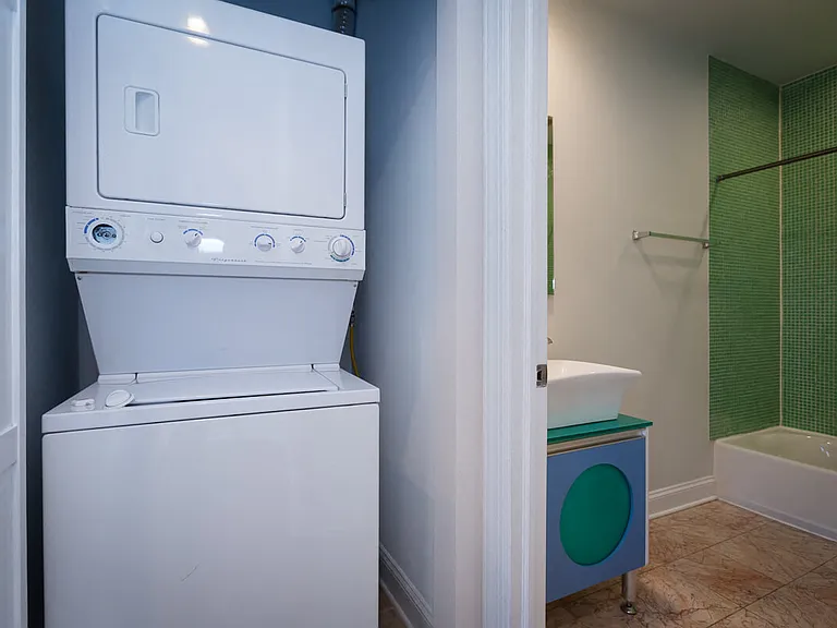 6922-24 N. Greenview Ave. — Photo 6