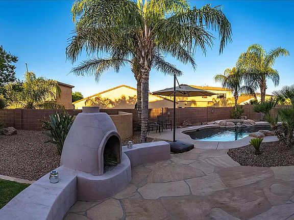 3rd image of 133 E Placita Lago Bello
