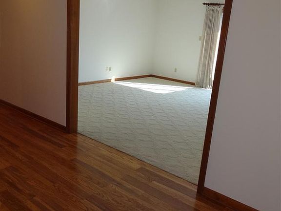 3rd image of 19 Glen Eagles Dr