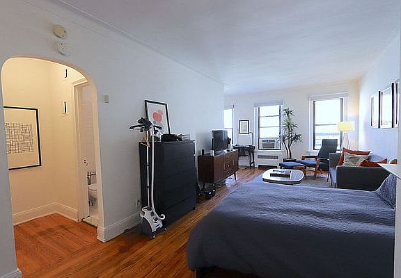 5th image of 152 W 20th St APT 4A