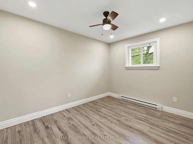 891 Centre Rd — Photo 15