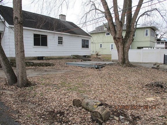 4th image of 413 W Main St