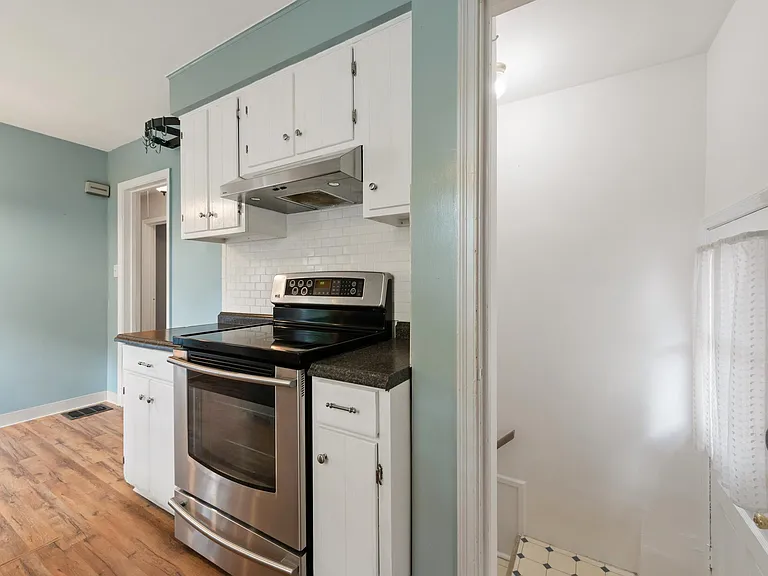 457 E Royal Forest Blvd — Photo 8