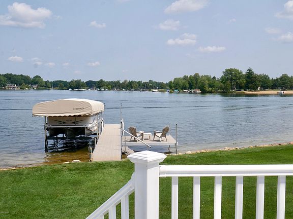 4th image of 7250 Holiday Dr