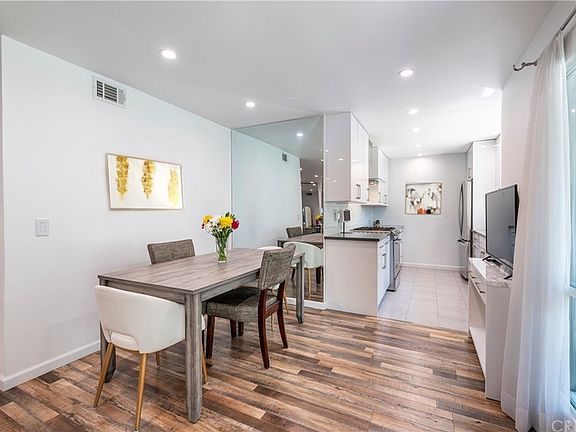 5th image of 11511 Moorpark St #7