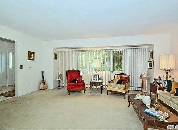 4th image of 30 Oak Hill Ln