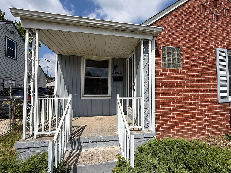 22829 Normandy Ave — Photo 6