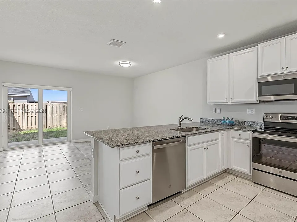 446 NW 11th Ave #446