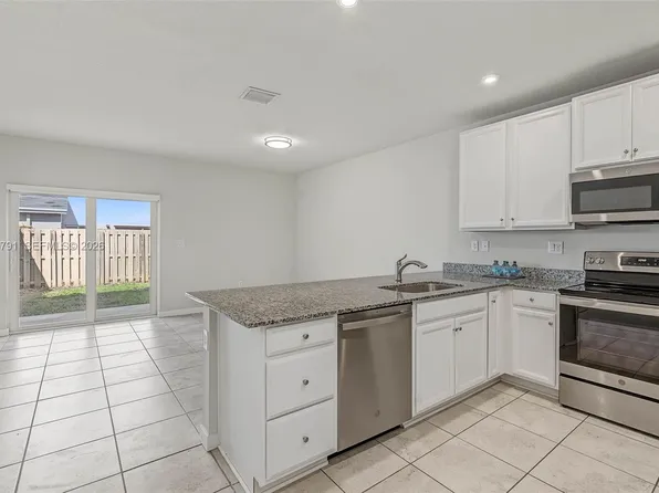 446 NW 11th Ave #446, Florida City, FL 33034