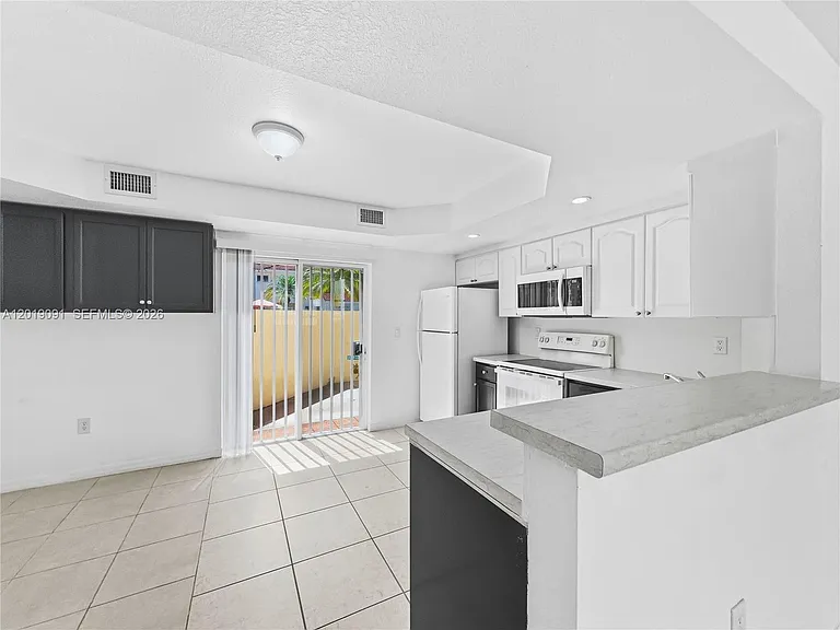 3002 San Remo Cir #0 — Photo 7