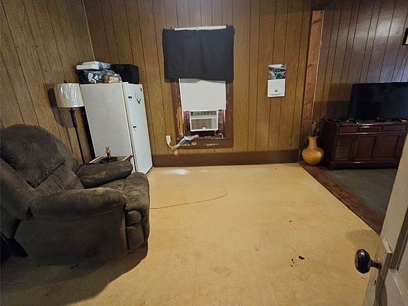 5th image of 129 E Fleming Ave