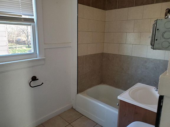 3rd image of 1136 Sherman Ave