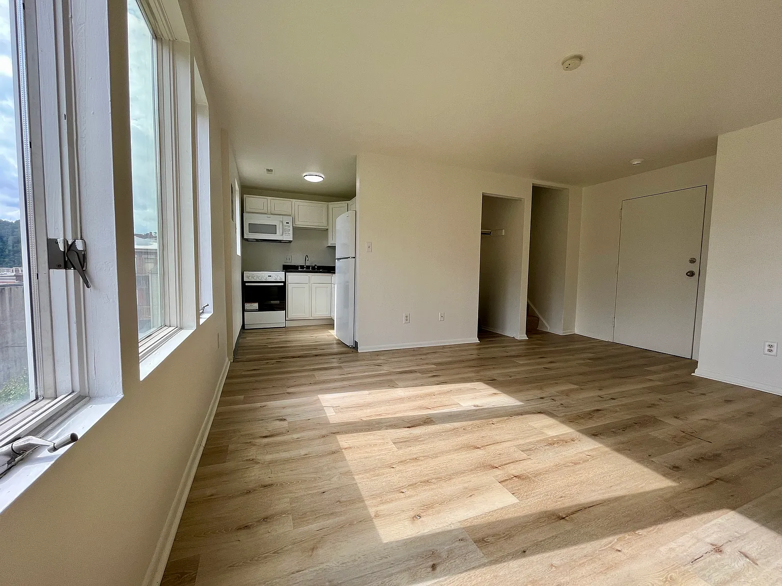 2 bed, $1,025 — Photo 3