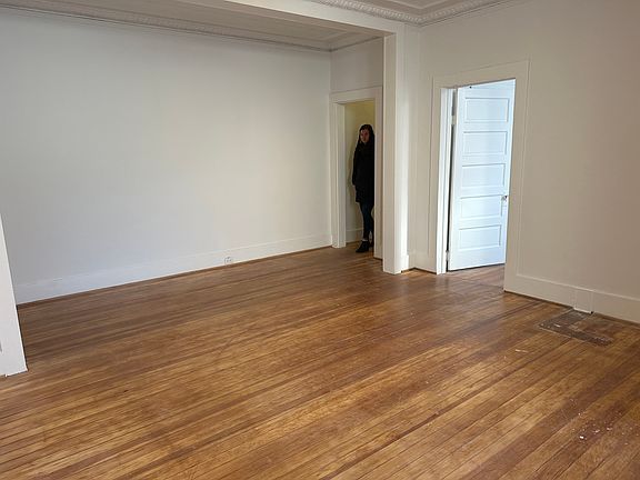 2nd image of 219 Hanover St #5