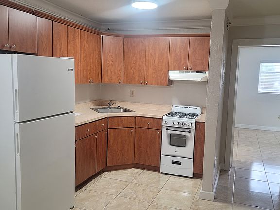 2nd image of 1330 W 54th St