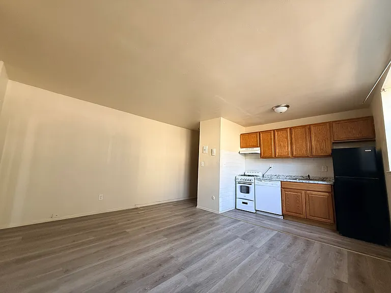 76-78 E Park St #8 — Photo 7