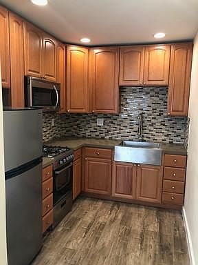 2nd image of 10406 S Main St #1/8