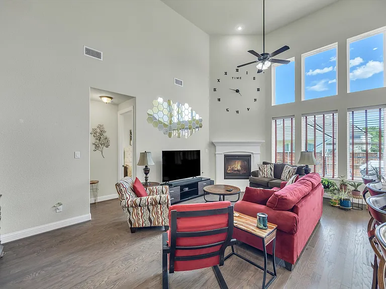 5520 Palisades Dr — Photo 9