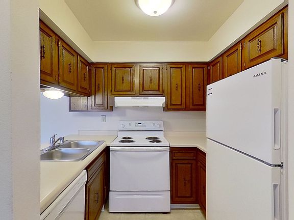 4th image of N76W14525 Market Dr APT 48