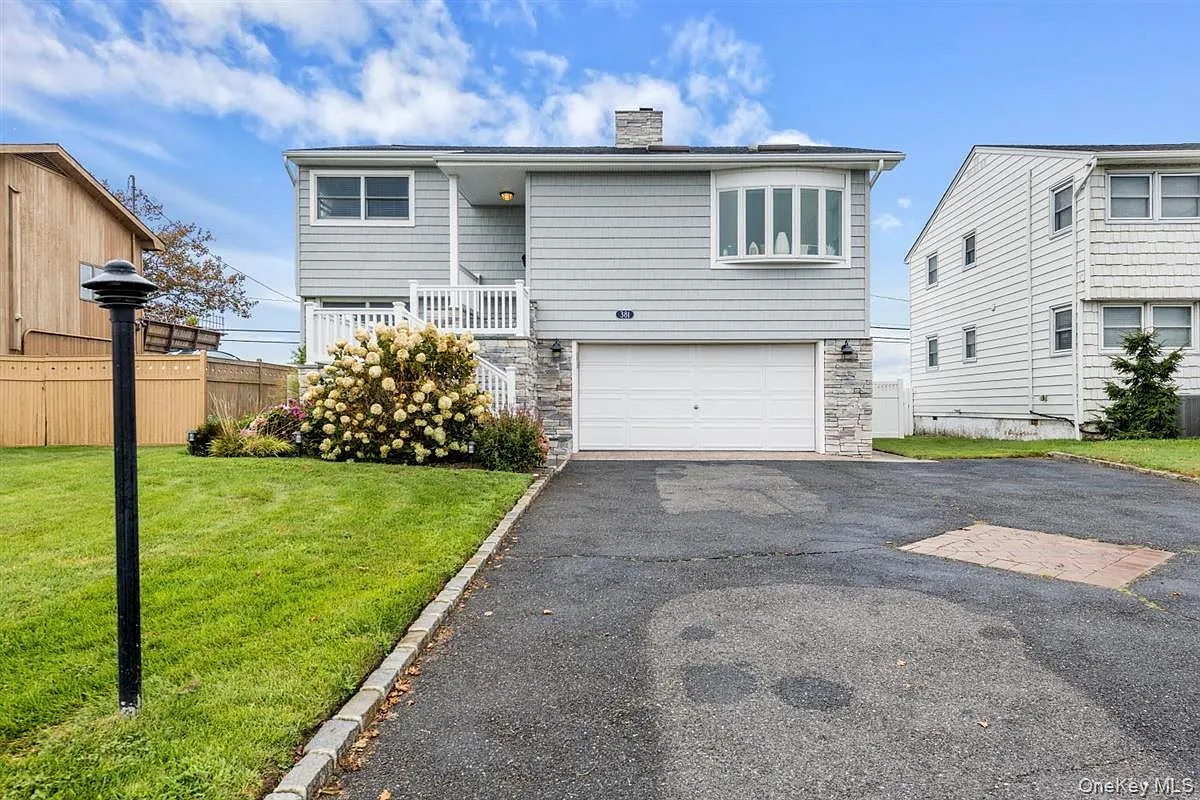 4 bed, 2.0 bath, 2222 sqft, $4,500 — Photo 2