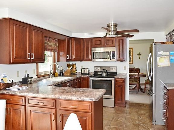 5th image of 2233 Woodmont Dr