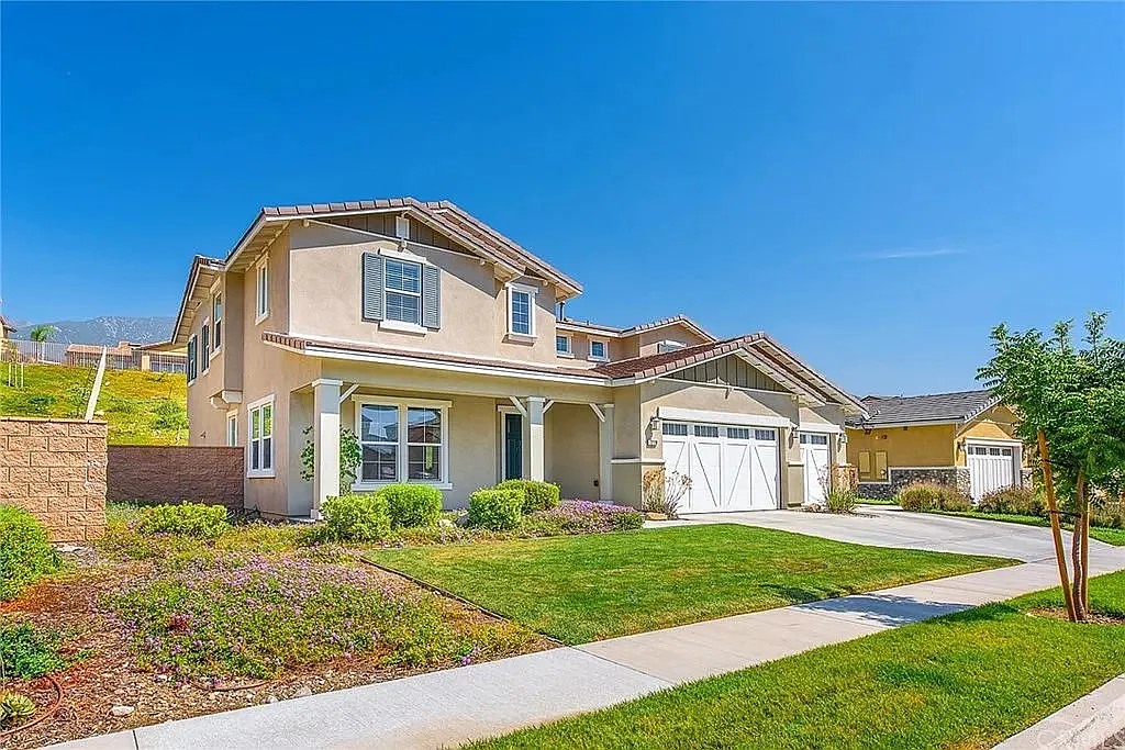 4 bed, 3278 sqft, $4,950 — Photo 3