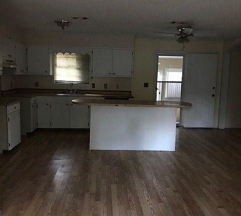 2nd image of 1013 Tanglewood Dr