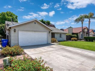 264 S Red Oak St, Porterville, CA 93257