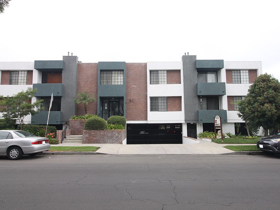 1st image of 4844 Riverton Ave #207