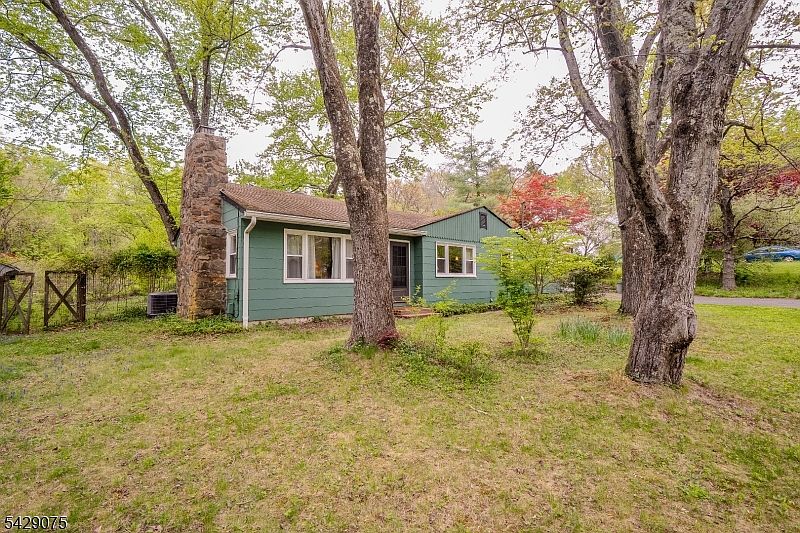 1st image of 142 Spring Hill Rd