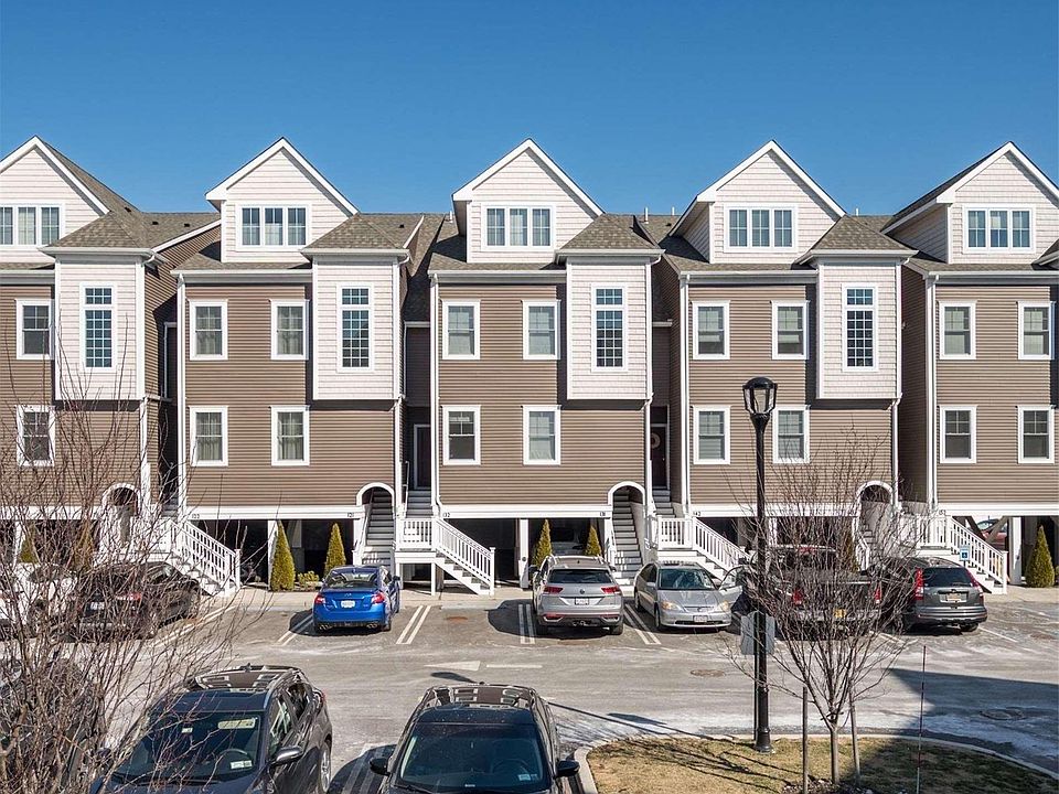 1st image of 142 Marina Pointe Dr #142