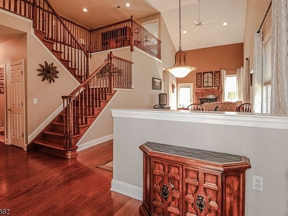 4th image of 111 Saratoga Ct