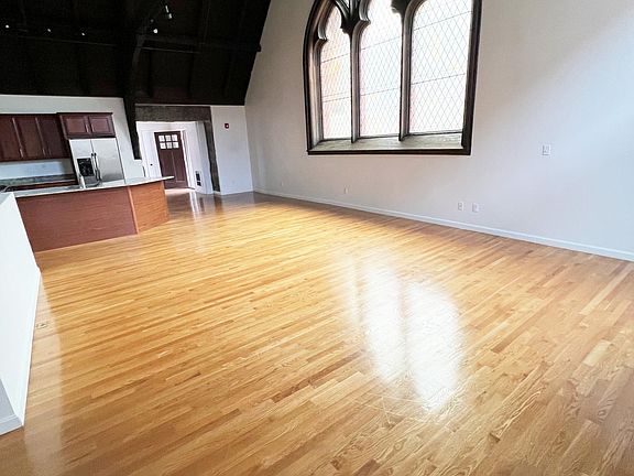 4th image of 157 Beale St APT 1