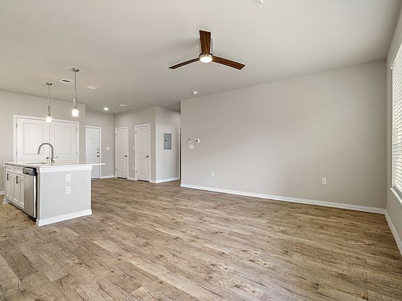 Open Concept Livingroom and Kitchen
