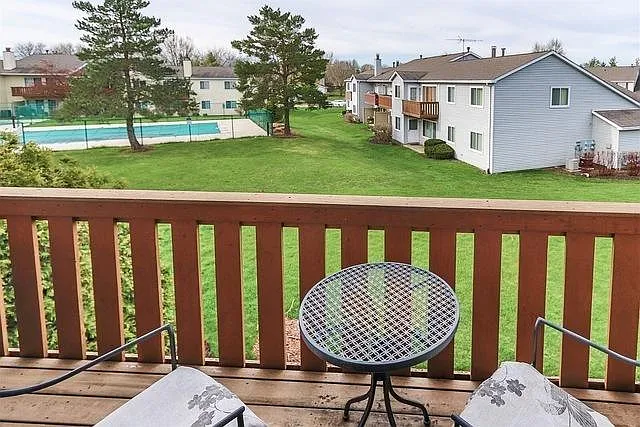 322 Newport Ln — Photo 10