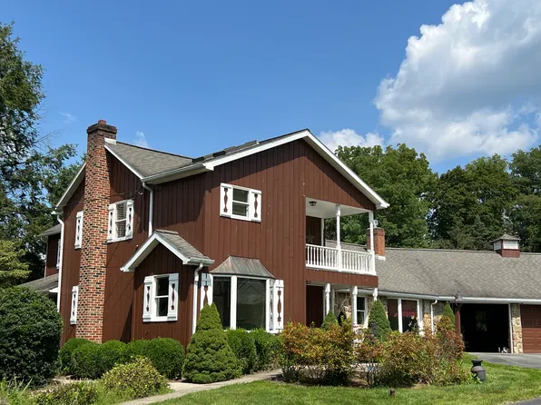 4691 Maple Dr, Walnutport, PA 18088