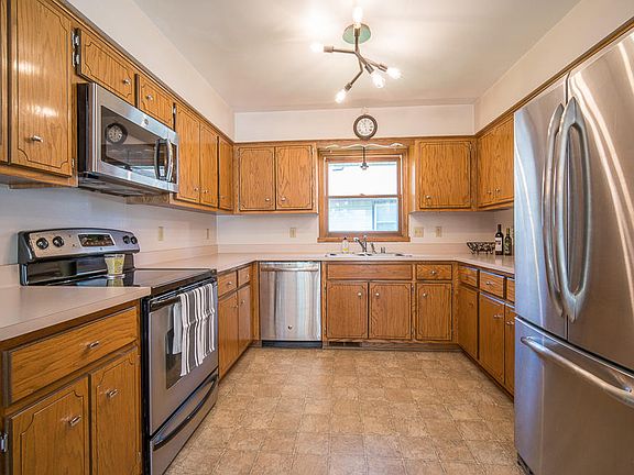 5th image of 2135 E Village Dr